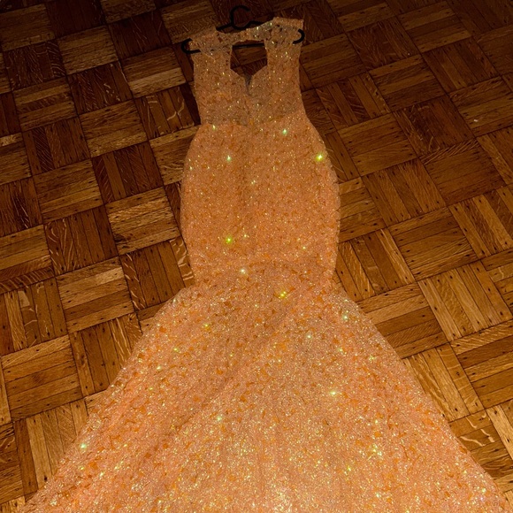 Custom made dress designed by Ghanaian celebrity designer Mimmy Yeboah. - Picture 2 of 5